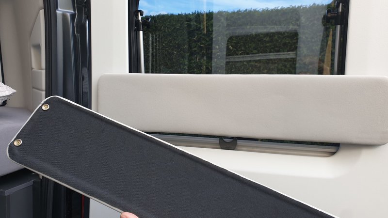 Kissenbrettchen / Plisseeschutz für z.B. Adria Twin Kastenwagen, inkl. Befestigung